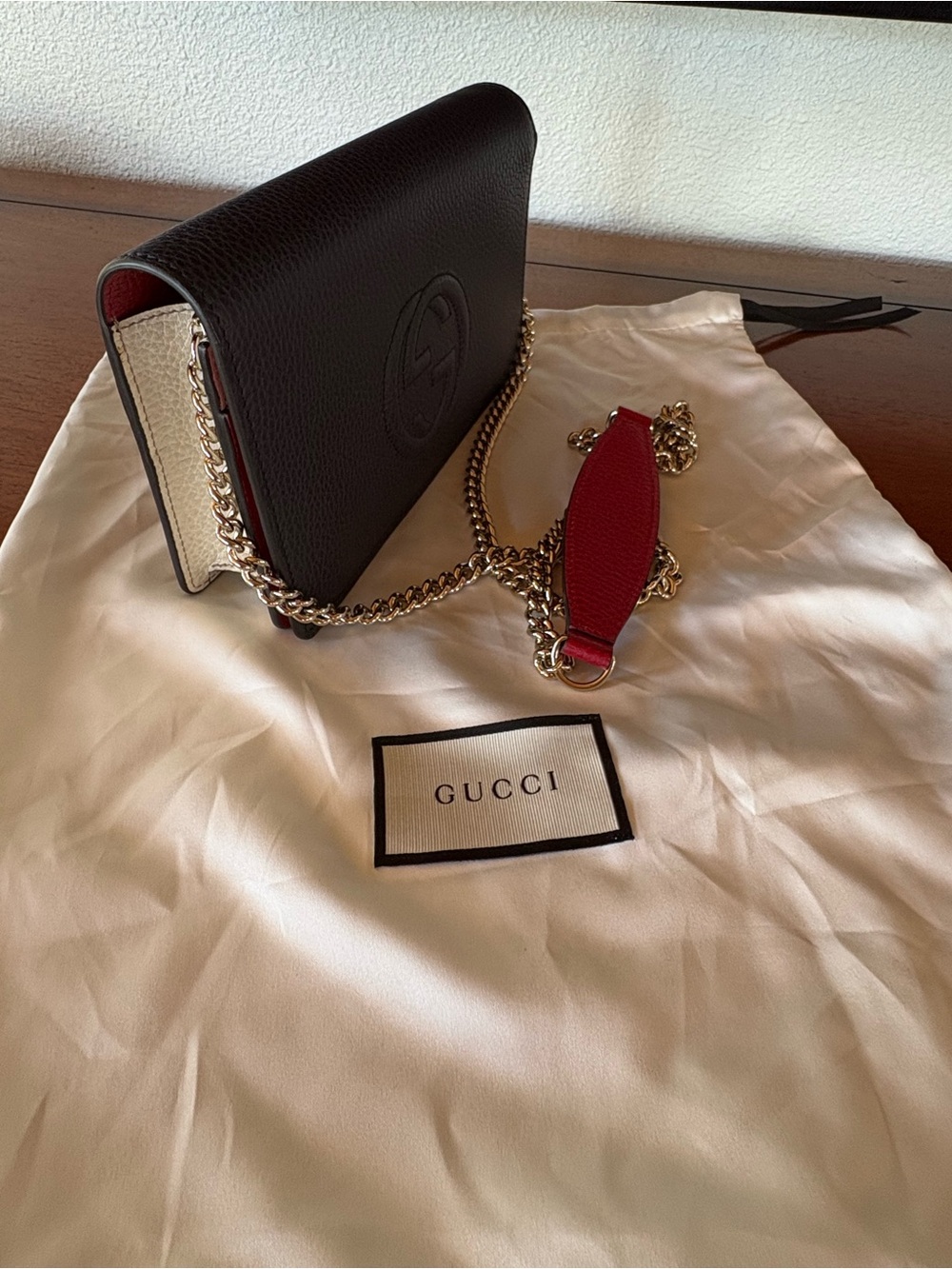 Gucci Navy Pebbled Leather Cross-Body/Clutch with Red & White Side Panels - Picture 9 of 13